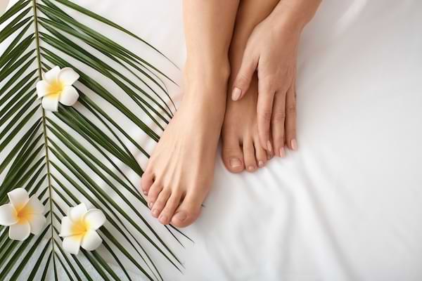 Nagelöl für Zehennägel: Schöner Glow mit natürlicher Pflege