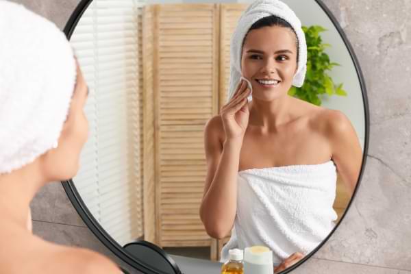 Toner für Gesicht: Das oftmals unterschätzte Wasser